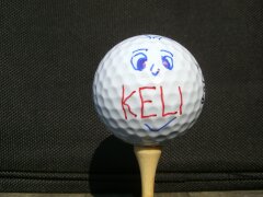 Die Kollegen schenkten dem Frührentner unter anderem einen von zarter Frauenhand liebevoll gestalteten Satz Golfbälle